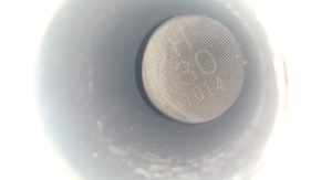 Țeava de eșapament cu convertorul catalitic al hibridului Toyota Camry v40 07-11 este ruginită, plasa este ruptă