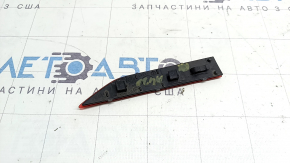 Reflectorul din partea stângă a barei spate Audi A4 B9 20-23, partea interioară