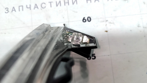 Повторитель поворота левого зеркала Audi A4 B9 17-25 треснут