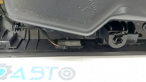 Ornament ușă, placă stânga față, Audi Q3 83A 19-25, negru, inserție din piele neagră, cotieră din piele neagră cu cusături gri, ornament cromat, cu mâner, cu iluminare din spate, pentru memorie, ornament sub mâner în grafit, SONOS, fără lampă inferioară, uzată