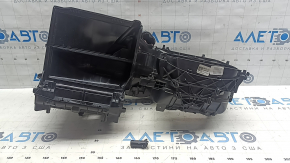 Corpul încălzitorului este gol, ventilația Chevrolet Equinox EV 24-26 este spartă, ieșirea țevii