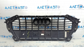 Grilă radiator Audi Q3 83A 19-25 negru lucios, fără embleme, mulaje rupte, crăpată