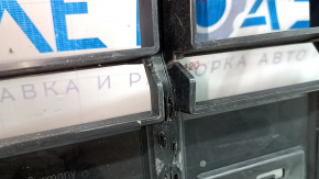 Grilă radiator Audi Q3 83A 19-25 negru lucios, fără embleme, mulaje rupte, crăpată