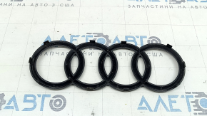 Эмблема решетки радиатора Audi Q3 83A 19-24 черный глянец, треснута