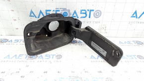 Carcasa clapetei de alimentare cu combustibil a modelului Audi A4 B9 17-25 are un suport defect