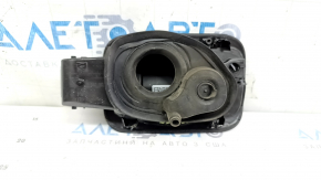 Carcasa clapetei de alimentare cu combustibil a modelului Audi A4 B9 17-25 are un suport defect