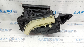 Carcasa încălzitorului și ventilația nefinisate ale Audi A4 B9 18-25