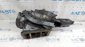Carcasa încălzitorului și ventilația nefinisate ale Audi A4 B9 18-25