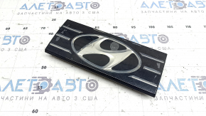 Emblemă grilă radiator Hyundai Ioniq 17-19 HEV, PHEV pentru radar, pentru lustruire, aer de sub plastic, strat de plastic care se decojește