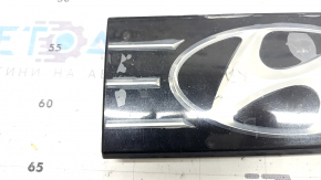 Emblemă grilă radiator Hyundai Ioniq 17-19 HEV, PHEV pentru radar, pentru lustruire, aer de sub plastic, strat de plastic care se decojește