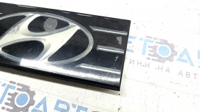 Emblemă grilă radiator Hyundai Ioniq 17-19 HEV, PHEV pentru radar, pentru lustruire, aer de sub plastic, strat de plastic care se decojește