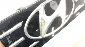 Emblemă grilă radiator Hyundai Ioniq 17-19 HEV, PHEV pentru radar, pentru lustruire, aer de sub plastic, strat de plastic care se decojește