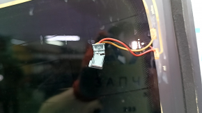 Lunetă Audi A4 B9 20-23 încălzită, nuanțată din fabrică, lipici, conector defect