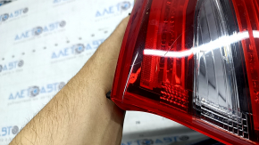 Фонарь внешний крыло правый Hyundai Ioniq 17-19 LED, с накладкой, царапины