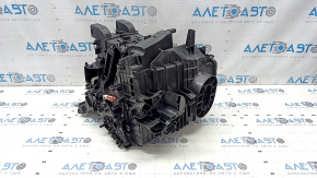 Carcasa încălzitorului este un aparat de aer condiționat simplu, construit în SUA, Nissan Rogue 21-21, fără radiatoare și actuatoare