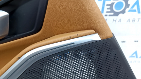 Обшивка двери карточка задняя левая BMW 3 G20 19-21 черная, кожа коричневая COGNAC с строчкой, хромированной вставкой, ручкой и кнопкой управления стеклоподъемником, надрыв кожи, потерта сетка динамика