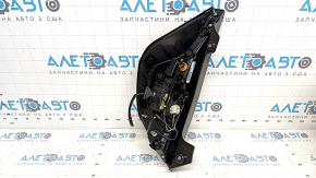 Фонарь внешний правый Toyota Prius C 15-17 LED