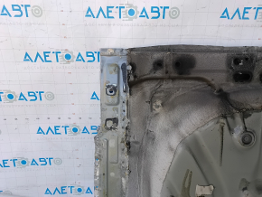 Portbagajul modelului VW Atlas 18-26 este găurit