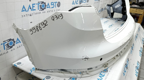 Bara spate nefinisată, parte superioară, Audi Q3 83A 19-24, pentru senzori de parcare fără sistem de asistență la parcare, S-Line, albă, zgârieturi, lovituri, elemente de fixare presate, rupte