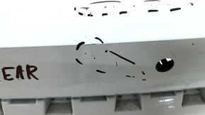 Bara spate nefinisată, parte superioară, Audi Q3 83A 19-24, pentru senzori de parcare fără sistem de asistență la parcare, S-Line, albă, zgârieturi, lovituri, elemente de fixare presate, rupte