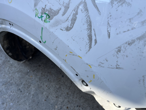 Aripă spate stânga Audi Q3 83A 19-25 pe caroserie, alb, zgârietură, denivelare