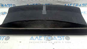 Podeaua portbagajului modelului Tesla Model Y 20-25 este neagră, sub al treilea rând de scaune, se exfoliază, prezintă zgârieturi