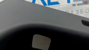 Ornament arc spate stânga Tesla Model Y 20-25 negru, sub 3 rânduri, zgârieturi, se exfoliază
