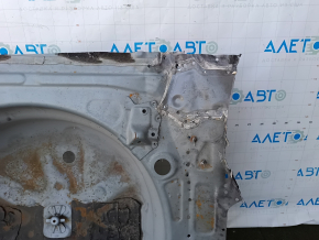 Корыто багажника Toyota Prius V 12-17 высверлено