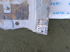 Корыто багажника Toyota Prius V 12-17 высверлено
