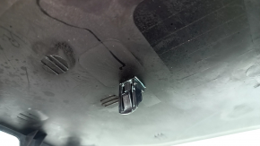 Ornamentul consolei centrale, lateral dreapta, Toyota Prius 30 10-15, este negru, elementul de fixare a devenit alb