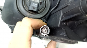 Far dreapta față Toyota Prius 30 12-15 rest, halogen, necesită lustruire, zgârieturi, crăpături sub geam