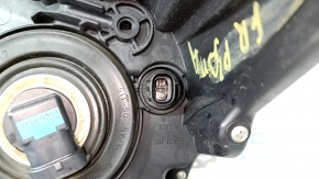 Far dreapta față Toyota Prius 30 12-15 rest, halogen, necesită lustruire, zgârieturi, crăpături sub geam