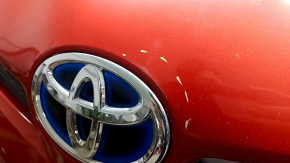 Ansamblu bara față pentru Toyota Prius 30 12-15, roșu, cu dopuri de cârlig de remorcare, grile, emblemă și cadru, zgârieturi, crăpături, găuri care nu provin din fabrică