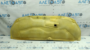 Rupturi la izolația capotei la Toyota Prius 30 10-15