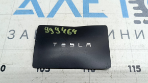 Cartela cheie Tesla Model Y 20-25 este îndoită, zgârieturi