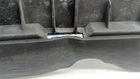 Pragul inferior stâng al structurii unui Tesla Model Y 20-25, zgârieturi, rupturi, îndoire