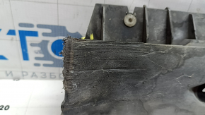 Pragul inferior dreapta al structurii unui Tesla Model Y 20-25, zgârieturi, rupturi, îndoire, crăpătură