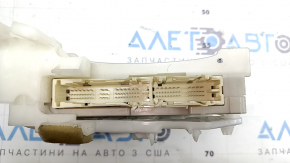 Tablou de siguranțe sub bordul Toyota Prius 30 12-15