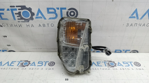 Поворотник правый Toyota Prius 30 12-15 рест, под полировку