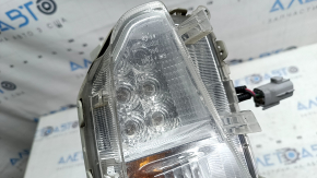 Поворотник левый Toyota Prius 30 12-15 рест, под полировку