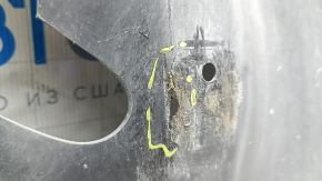 Apărătoarea spate a cadrului de la Tesla Model Y 20-25 este uzată și crăpată