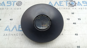 Capacul central de pe discul de inducție al unui Tesla Model Y 20-25 este zdrobit