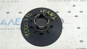 Capacul central de pe discul de inducție al unui Tesla Model Y 20-25 este zdrobit