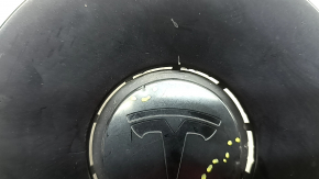 Capacul central de pe discul de inducție al unui Tesla Model Y 20-25 este zdrobit