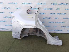 Aripa laterală dreapta spate a Toyota Rav4 19-20 este tăiată, albă și îndoită