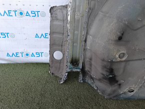 Portbagajul modelului VW Passat 20-22 este găurit