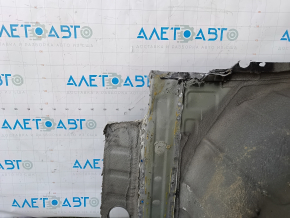Portbagajul modelului VW Passat 20-22 este găurit