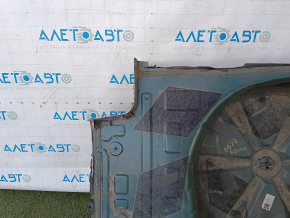 Portbagajul modelului VW Passat 20-22 este găurit