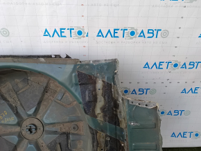 Portbagajul modelului VW Passat 20-22 este găurit