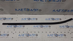 Bandă ușă-geam, centrală spate stânga, Chevrolet Bolt 17-21, negru mat, lipsește o parte din cauciucul de etanșare